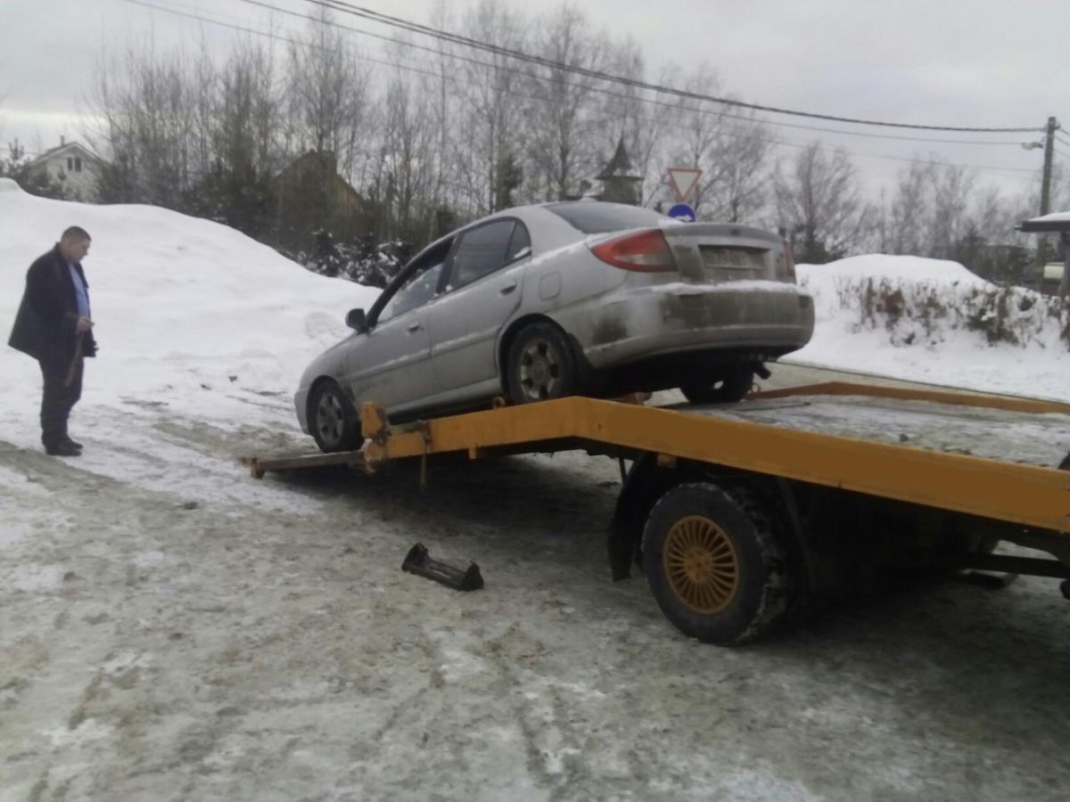 Эвакуация автомобиля КИА со сломанным шрузом в Зеленограде